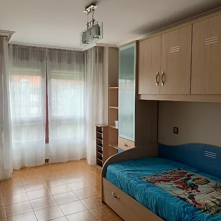 Coqueto Piso Junto A La Playa De Ris *